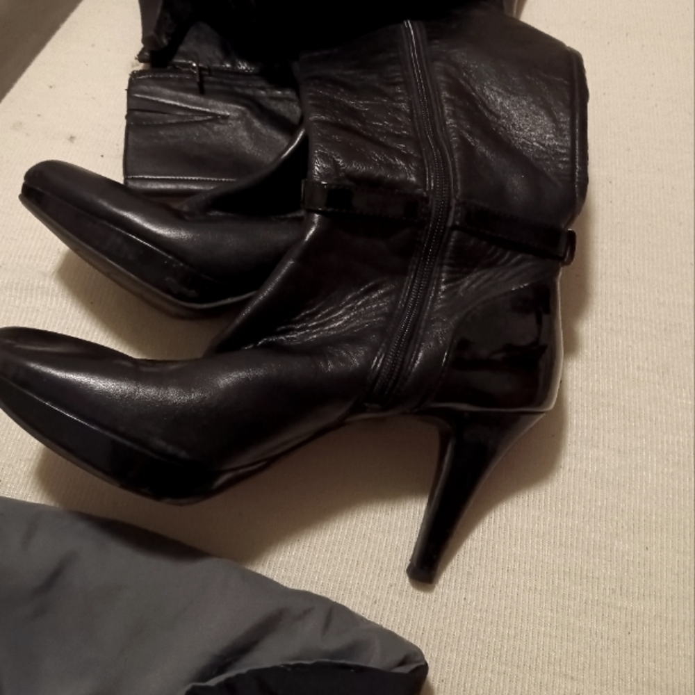 Elegant Black Leather Boots